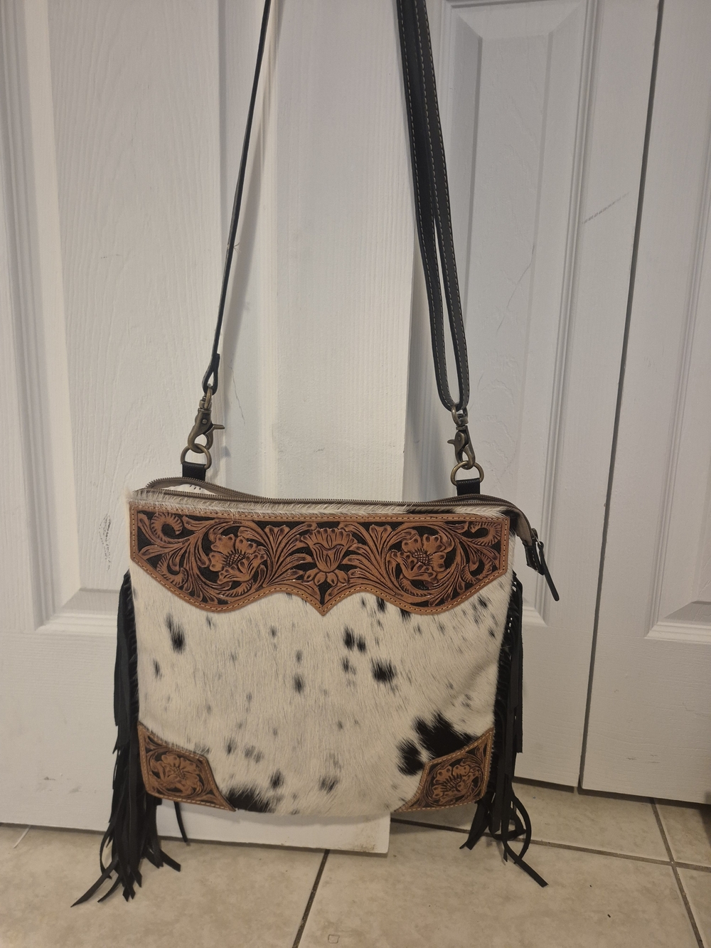 NWOT Myra Bag Black & White Hair-On Crossbody with Tooled Leather Fringe - Picture 5 of 6